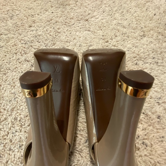 Authentic Louis Vuitton  Like New. - Picture 5 of 8